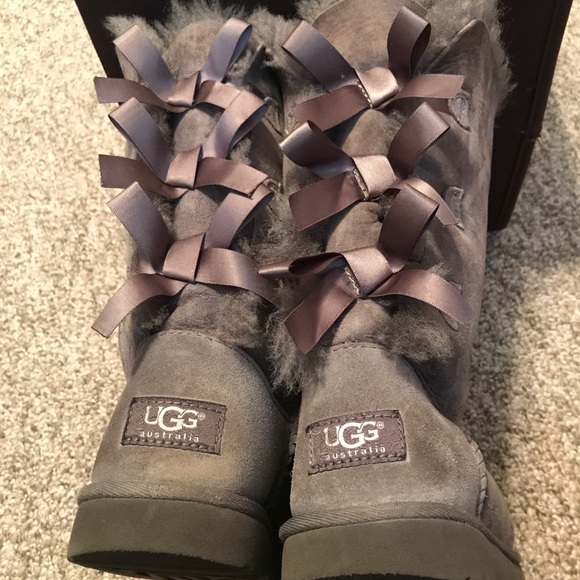Ugg Bailey Bow Tall Sz 4 - Picture 2 of 15